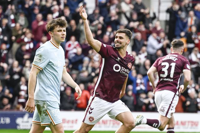 Golaço de Cláudio Braga lança reviravolta do Hearts frente ao Motherwell