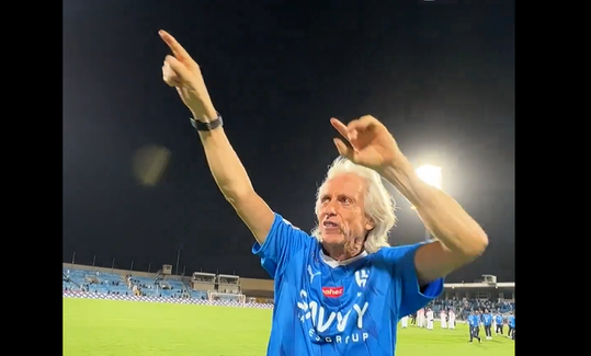 Jorge Jesus campeão: «Olha! Uma bandeira de Portugal!» (VÍDEO)