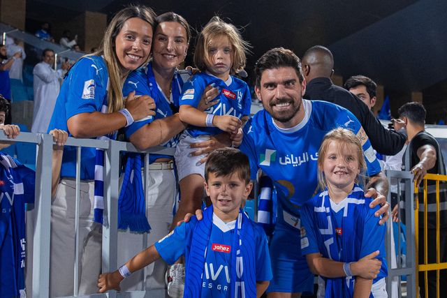 Rúben Neves celebra título saudita com a família