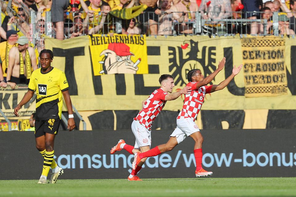 Reforço do Benfica brilha na derrota pesada do Dortmund