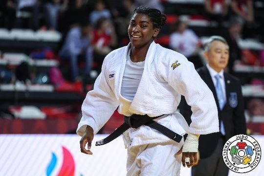 Taís Pina conquista medalha de Ouro