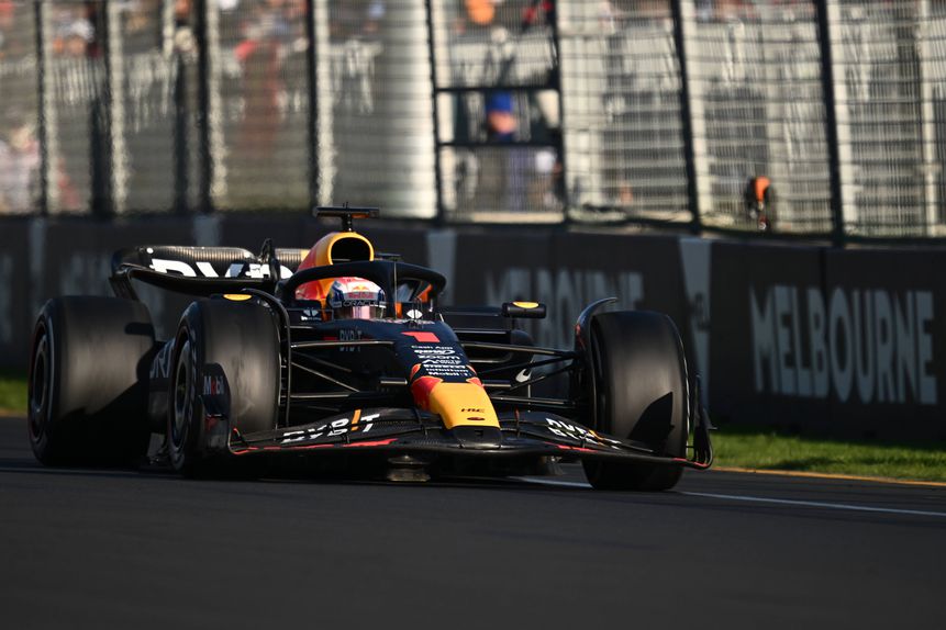 Max Verstappen ao volante do Red Bull