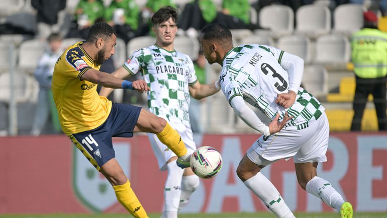 Moreirense-Estoril: canarinhos reduzem e relançam-se para os instantes finais