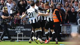 Newcastle vence Chelsea e sobe ao pódio da Premier League