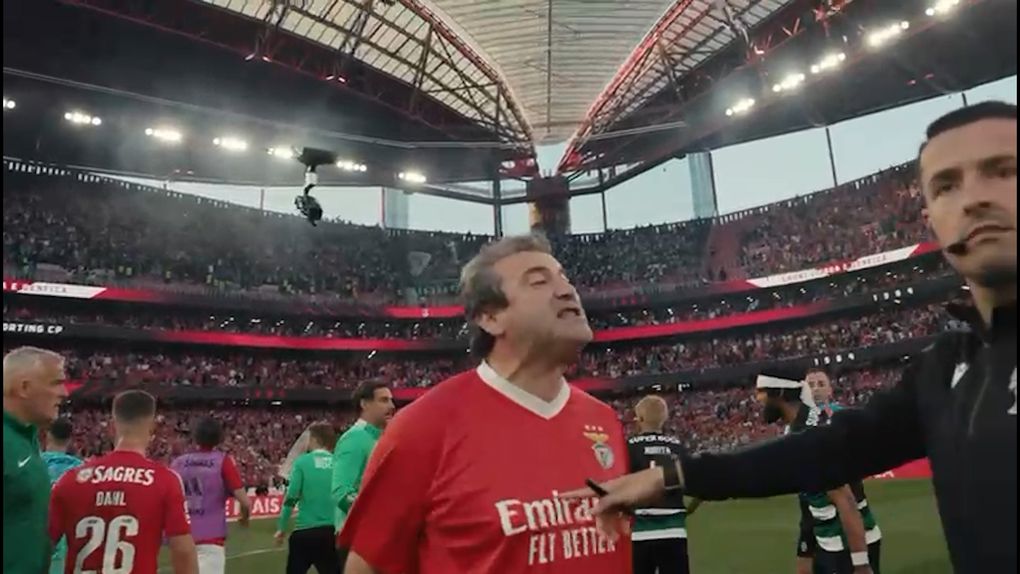 Alfredo Silva junto de Gustavo Correia, no fim do dérbi entre Benfica e Sporting