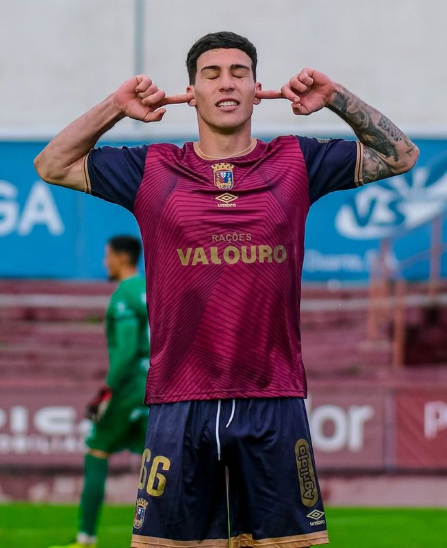 Uma ‘picadinha' em espanhol que levantou o estádio em Torres (vídeo)