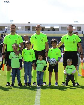 Afinal, é possível ver as duas equipas aplaudir o árbitro do encontro