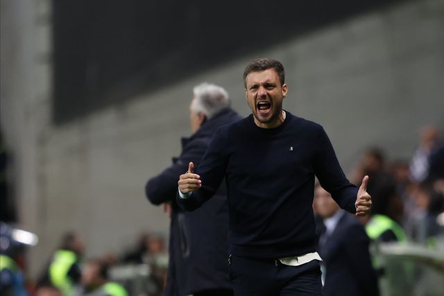 Martín Anselmi satisfeito com a vitória dos azuis e brancos (Foto: Catarina Morais/Kapta+)