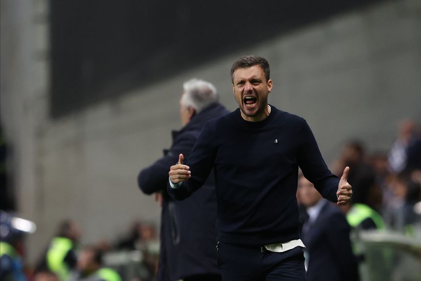 Martín Anselmi satisfeito com a vitória dos azuis e brancos (Foto: Catarina Morais/Kapta+)