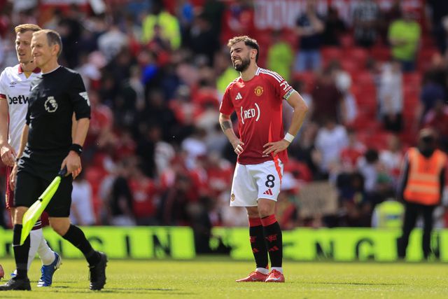 Bruno Fernandes desapontado após derrota com o West Ham
