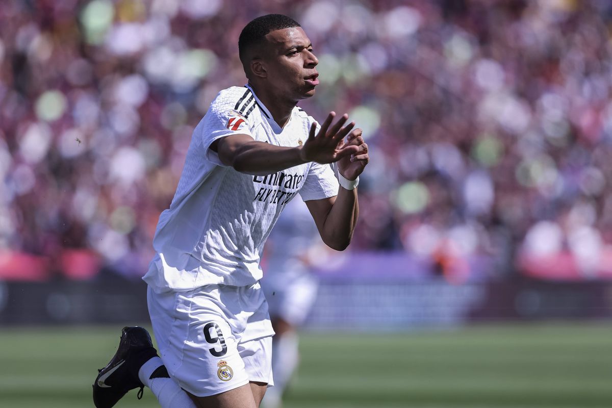 Mbappé alcança duas marcas que nem Ronaldo conseguiu bater