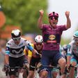 Giro: Pedersen recupera camisola rosa no adeus à Albânia
