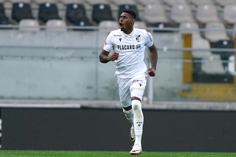 V. Guimarães-Farense: grande defesa de Kaique