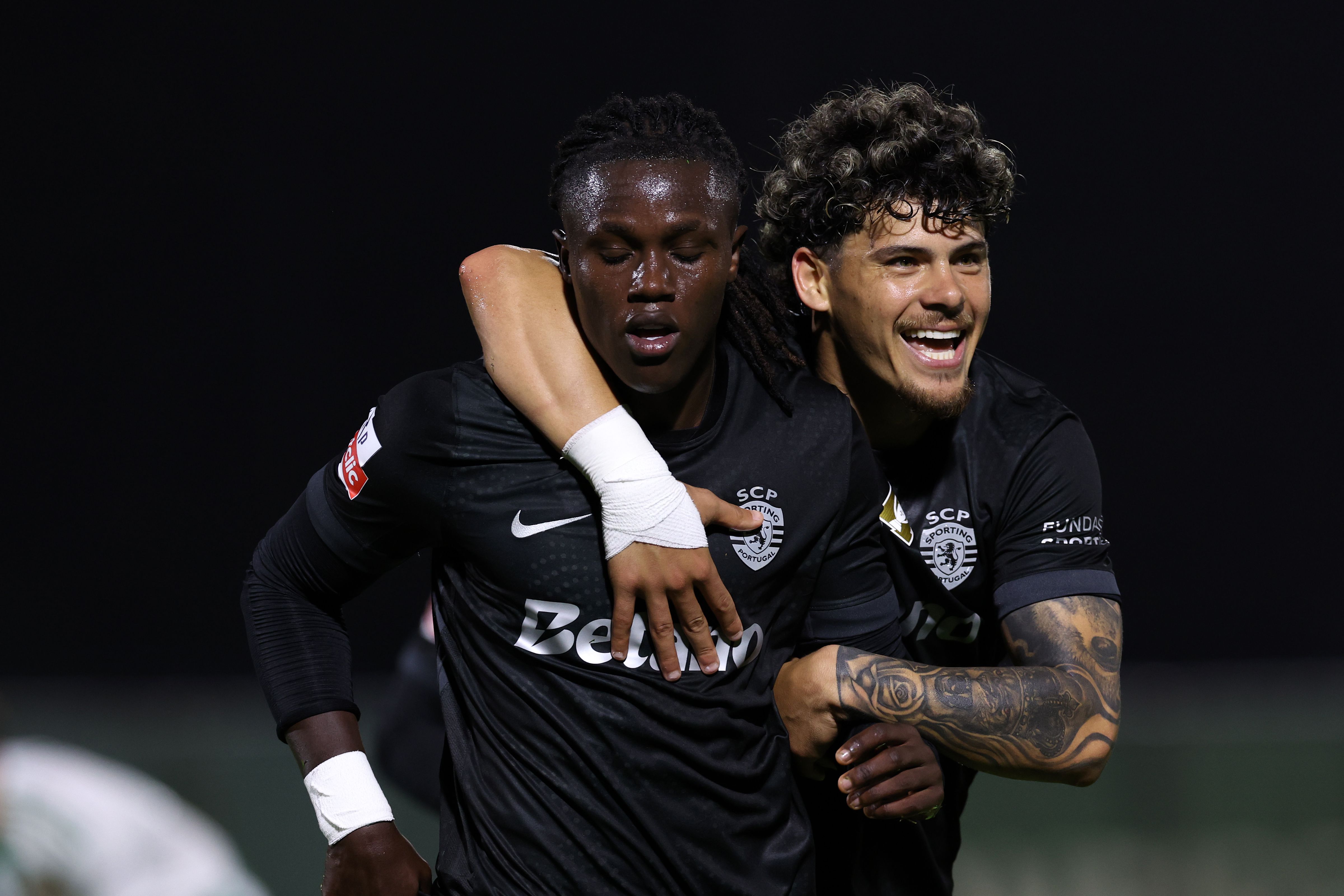 Quenda marcou, Maxi assistiu - Foto: EPA/ESTELA SILVA
