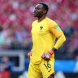 Mandanda ao serviço da seleção francesa, em 2018
