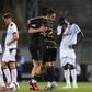 Seba Pérez abraça Larrazabal, autor do golo que garantiu a vitória do Casa Pia sobre o V. Guimarães - Foto: Hugo Delgado/lusa