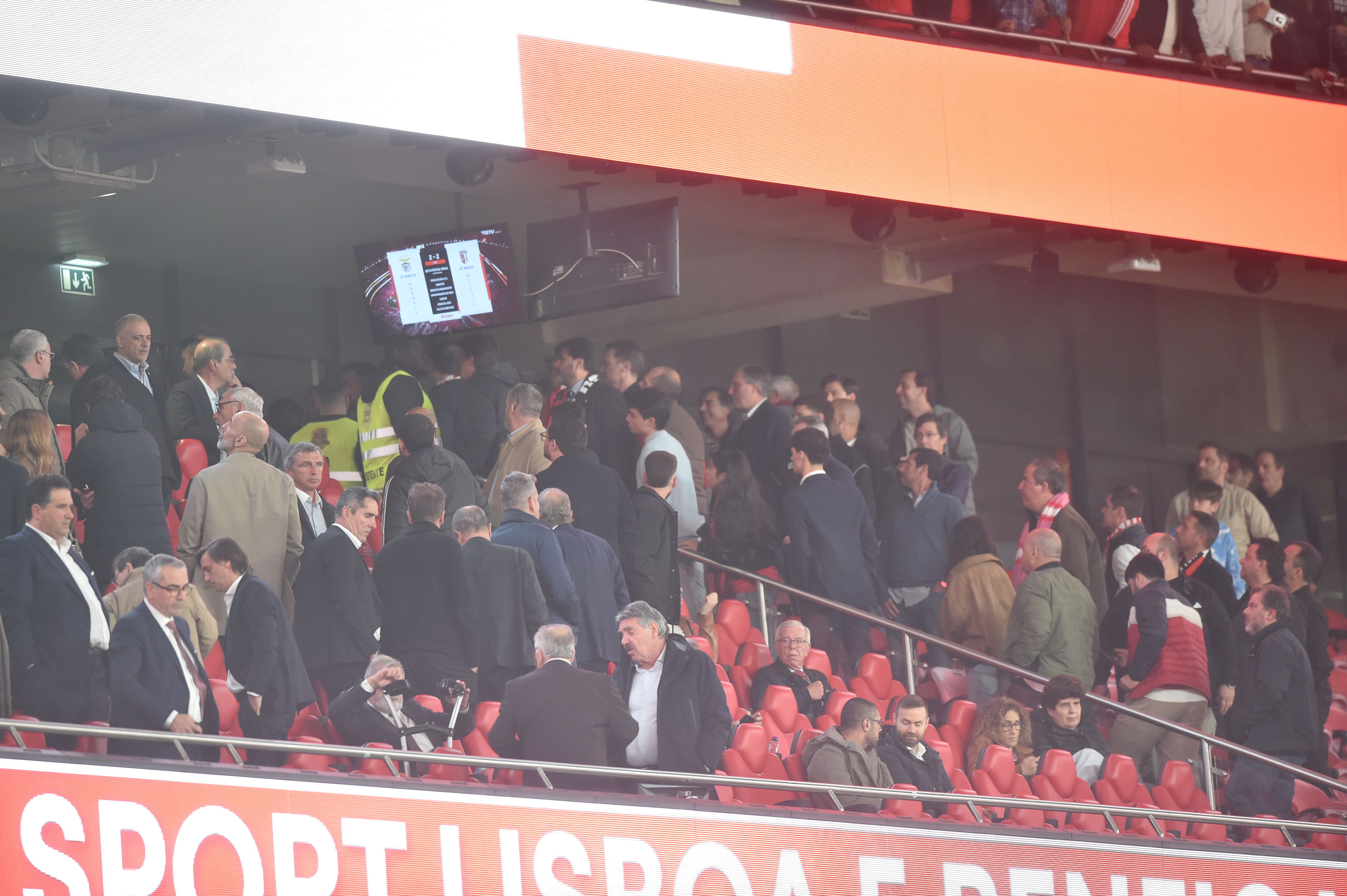 Protestos dos adeptos do Benfica no final do empate com o SC Braga (foto: Miguel Nunes)