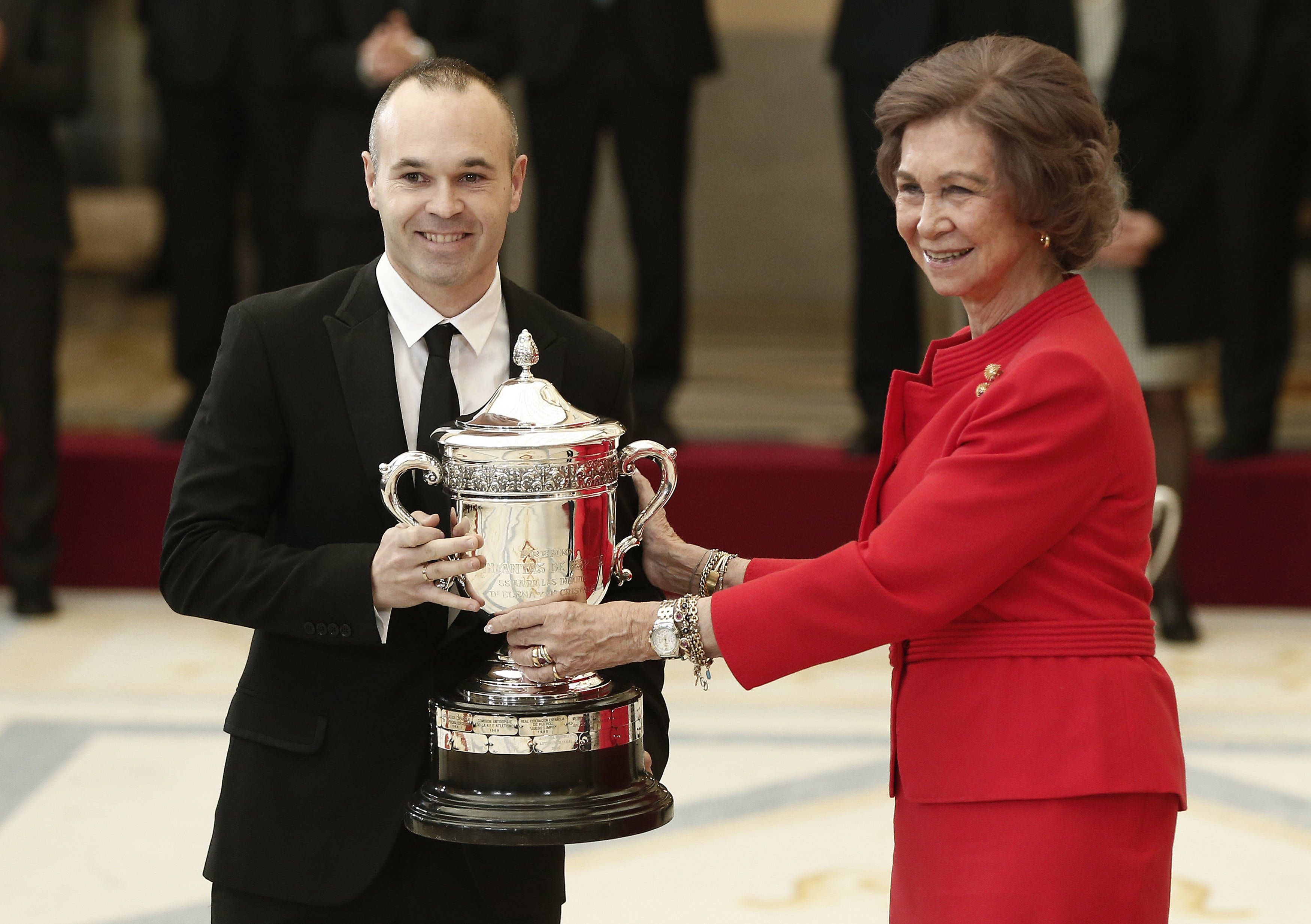 Iniesta conquistou 38 troféus e encantou tudo e todos