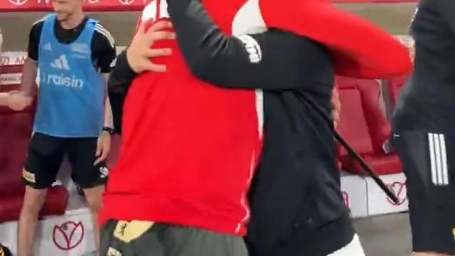 Histórico: a festa de Marie-Louise com os jogadores do Union após primeira vitória na Bundesliga