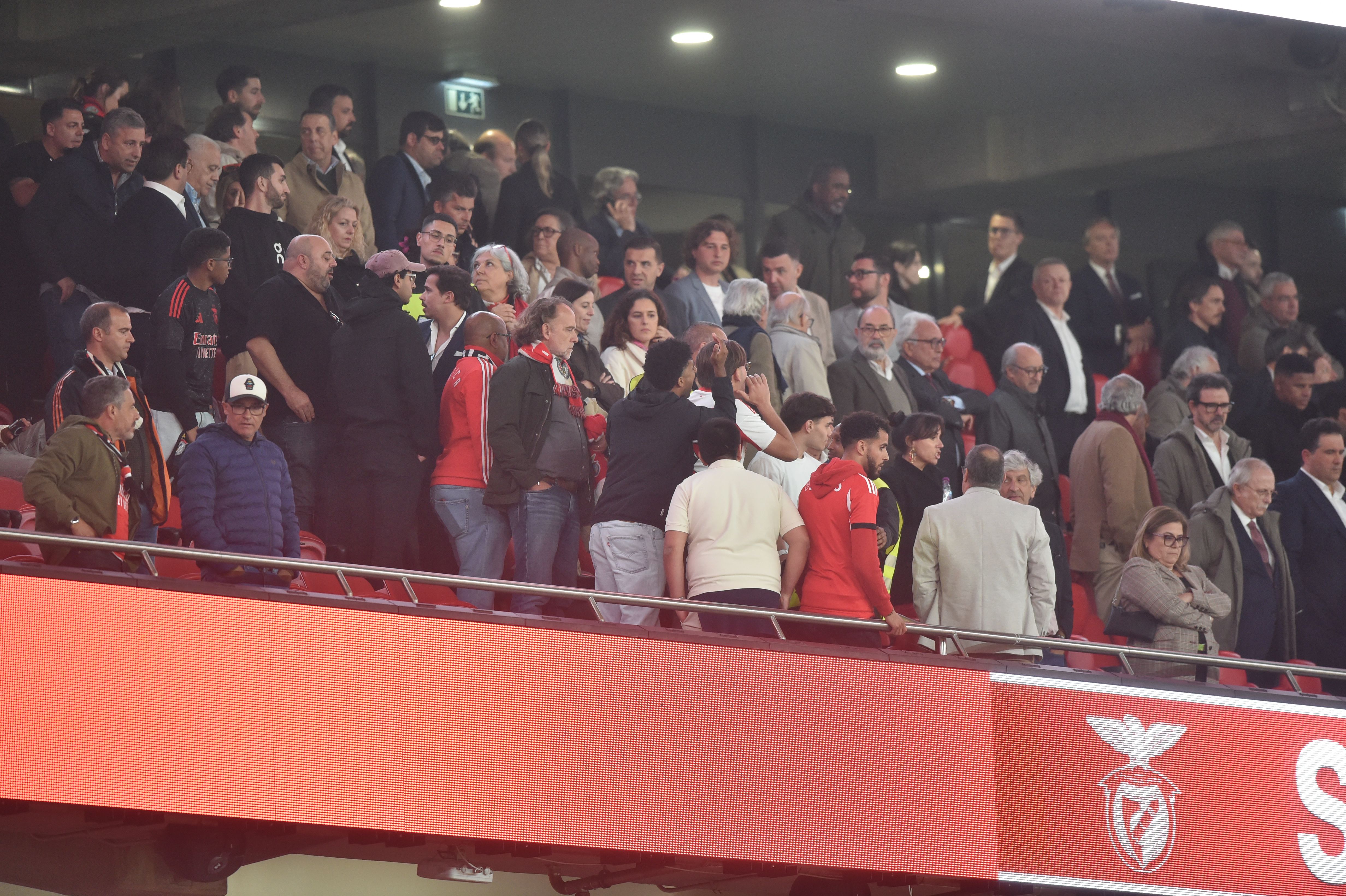 Protestos dos adeptos do Benfica no final do empate com o SC Braga (foto: Miguel Nunes)