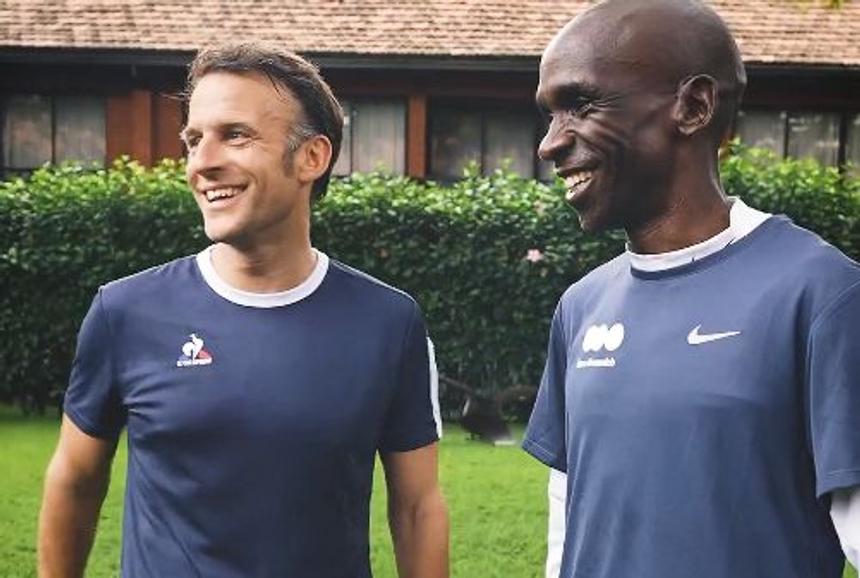 Emmanuel Macron com Eliud Kipchoge