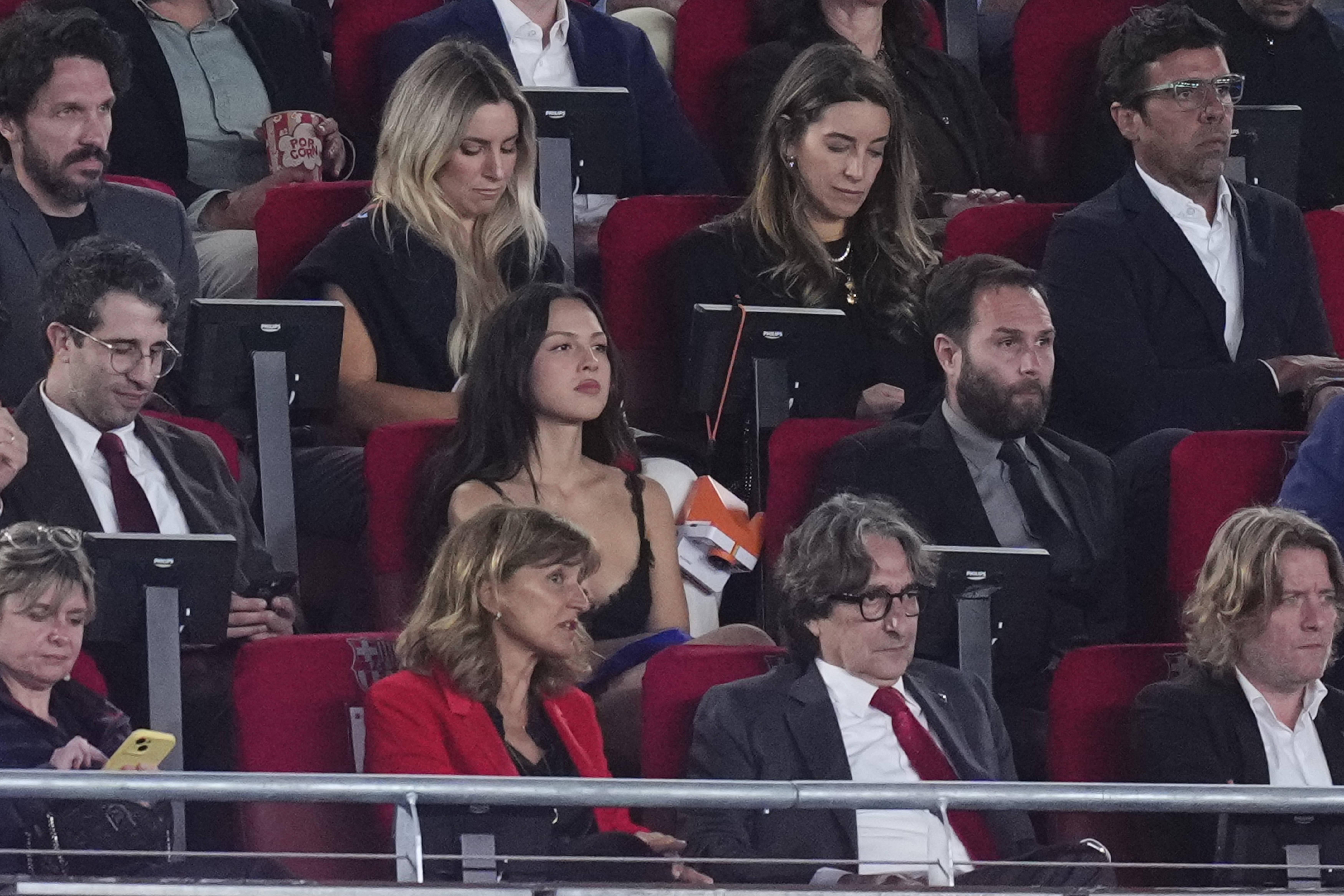Olivia Rodrigo no Camp Nou a ver o Barcelona-Real Madrid - foto: Imago