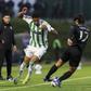 Diogo Bezerra com Francisco Trincão no Rio Ave-Sporting da 33.ª jornada da Liga (ESTELA SILVA/LUSA)
