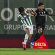 Petrasso foi uma autêntica 'carraça' sempre agarrado a Luis Suárez e acabou por ser expulso na segunda parte do encontro - Foto: ESTELA SILVA/LUSA