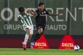 Petrasso foi uma autêntica 'carraça' sempre agarrado a Luis Suárez e acabou por ser expulso na segunda parte do encontro - Foto: ESTELA SILVA/LUSA