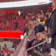 O momento em que Rui Costa é confrontado por adeptos na tribuna