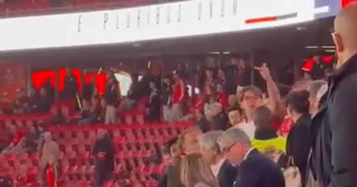 O momento em que Rui Costa é confrontado por adeptos na tribuna
