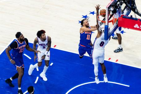 NBA: Knicks humilham 76ers em Filadélfia e regressam à final da Conferência