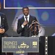 Ousmande Dembélé ao lado de Didier Drogba