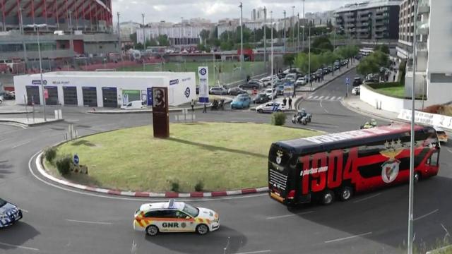 Veja como foi a chegada do autocarro do Benfica