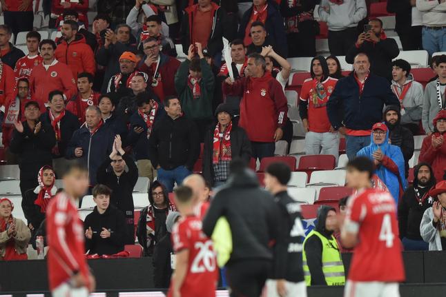 Protestos dos adeptos do Benfica no final do empate com o SC Braga (foto: Miguel Nunes)