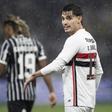 Genitália foi ao VAR... mas peruano do São Paulo escapou a expulsão (vídeos)
