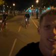 Jogadores do Barcelona repetem ritual pós-título: de bicicleta pelas ruas