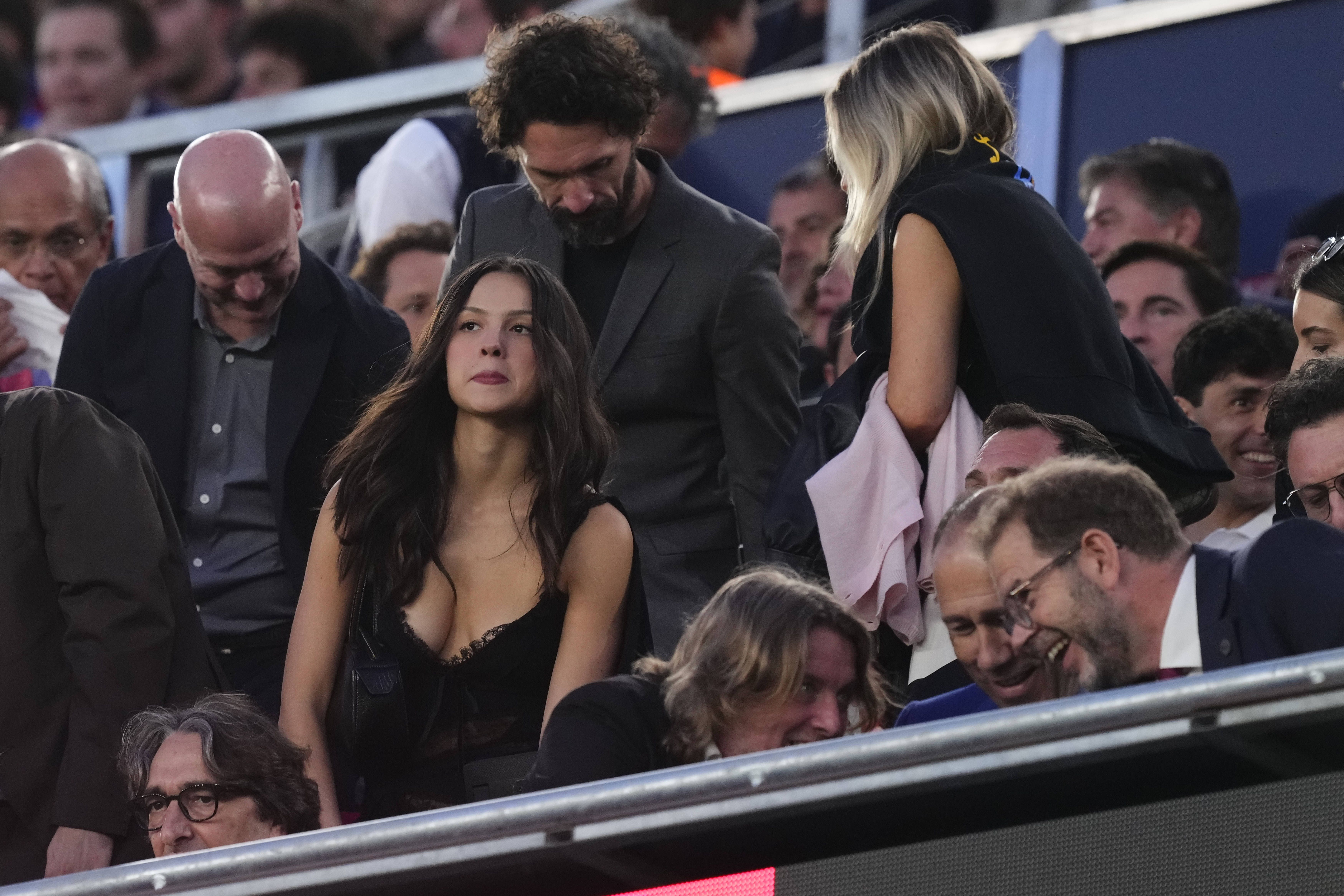 Olivia Rodrigo no Camp Nou a ver o Barcelona-Real Madrid - foto: Imago