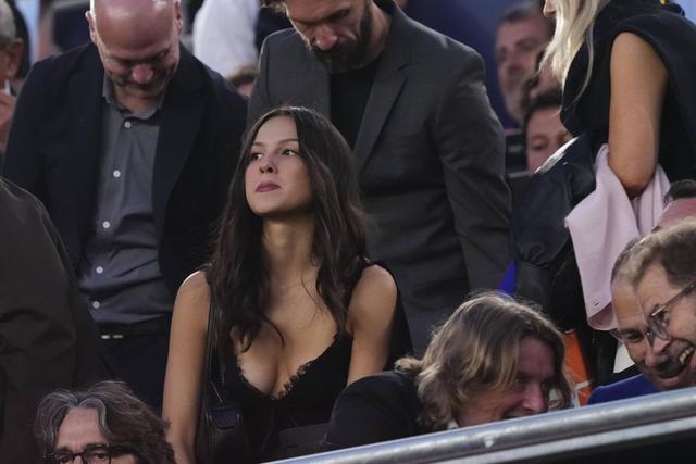 Olivia Rodrigo no Camp Nou a ver o Barcelona-Real Madrid - foto: Imago