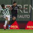 Petrasso em luta com Suárez no Rio Ave-Sporting (foto: Estela Silva/Lusa)