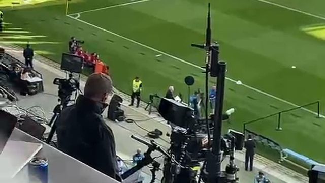 Rep. Irlanda entra para aquecimento