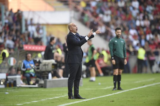 Roberto Martínez recusa mudança com três centrais: «Não trocamos a ideia de jogo»