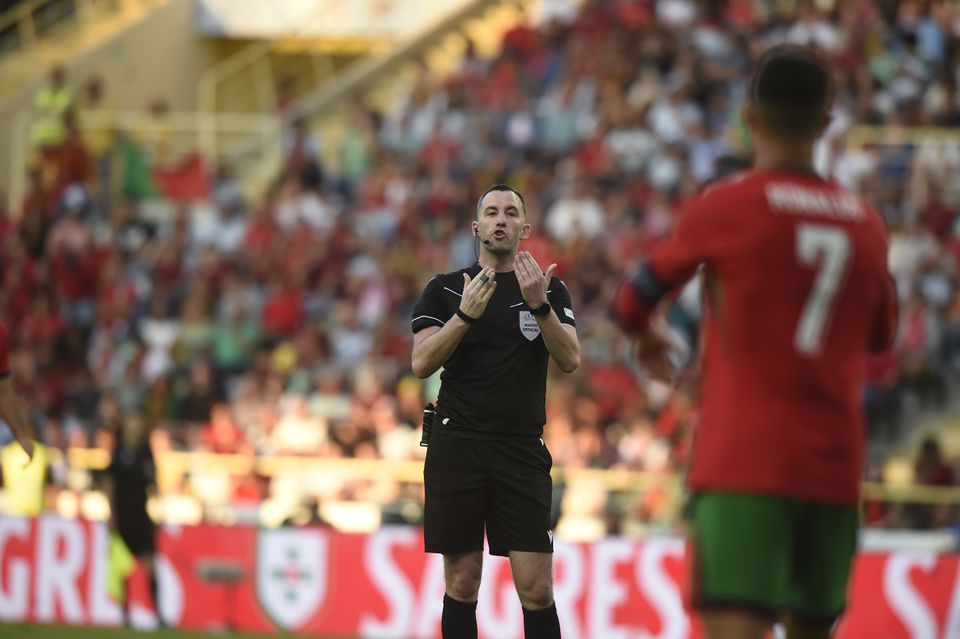 A análise de Duarte Gomes à arbitragem: penálti por marcar para Portugal