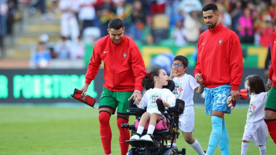 Vídeo: momento mágico de Cristiano Ronaldo antes do início da partida