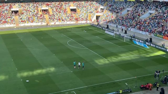 Guarda-redes de Portugal entram para aquecimento