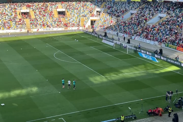 Guarda-redes de Portugal entram para aquecimento