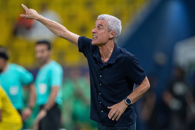 Botafogo paga parte da dívida a Luís Castro para evitar castigo da FIFA