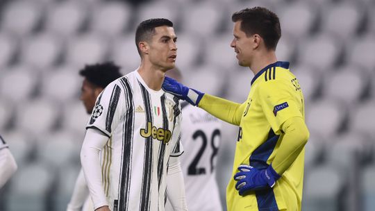 Vídeo: Ronaldo mete-se com Szczesny e 'esquece' Juventus