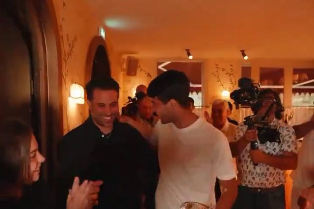 Festa rija de Carlos Alcaraz depois de ganhar Roland Garros