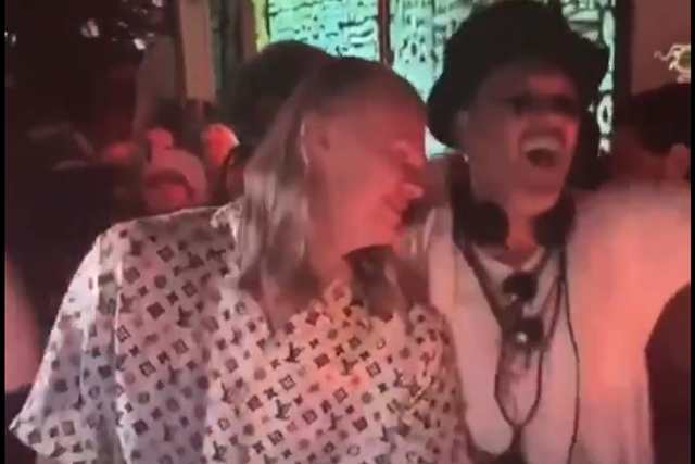 Vídeo: Haaland faz furor em Marbella... de 'pijama'